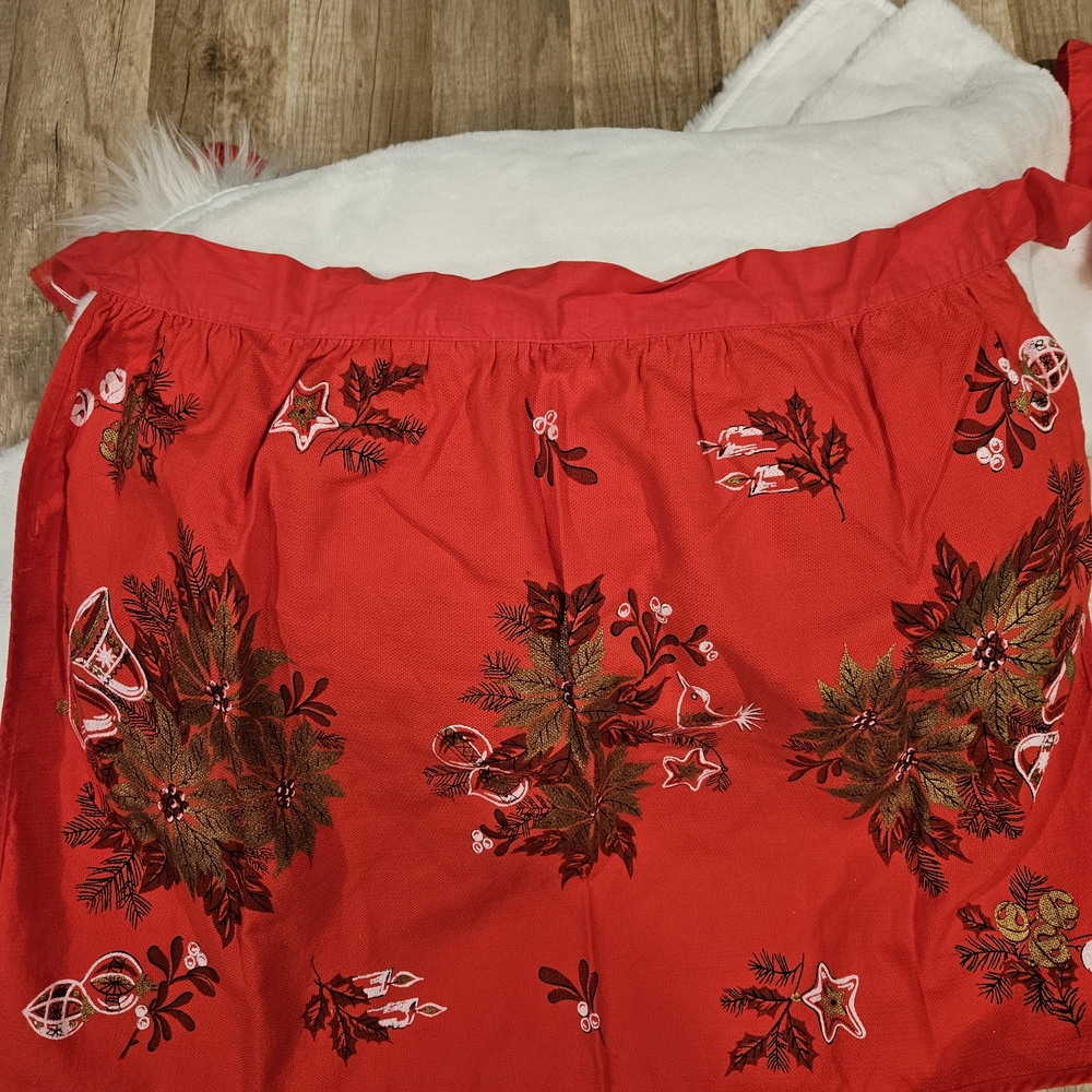 Gorgeous Christmas Apron (Half) - Picture 2 of 3